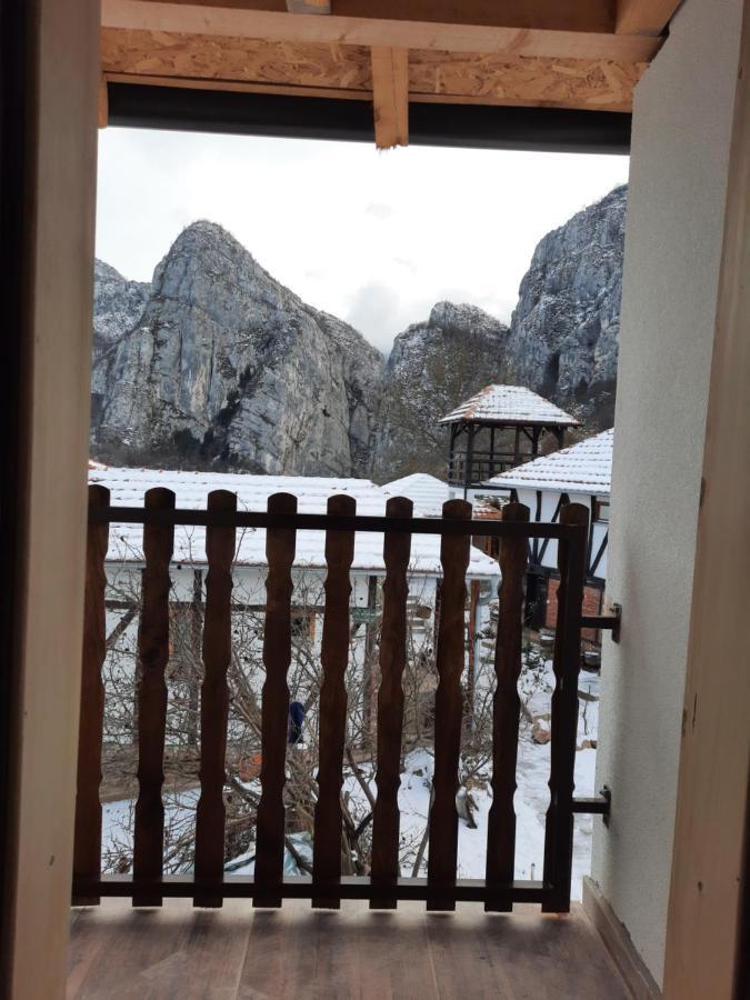 Golemi Kamik Pirot Vlasi Buitenkant foto