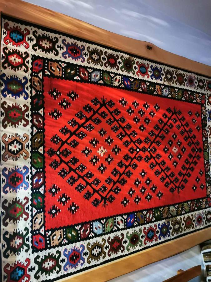 Golemi Kamik Pirot Vlasi Buitenkant foto