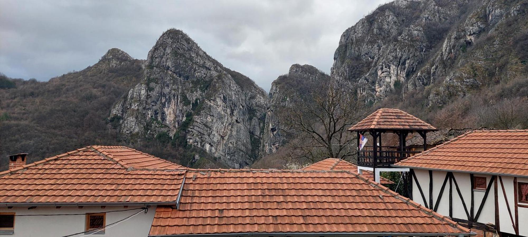 Golemi Kamik Pirot Vlasi Buitenkant foto