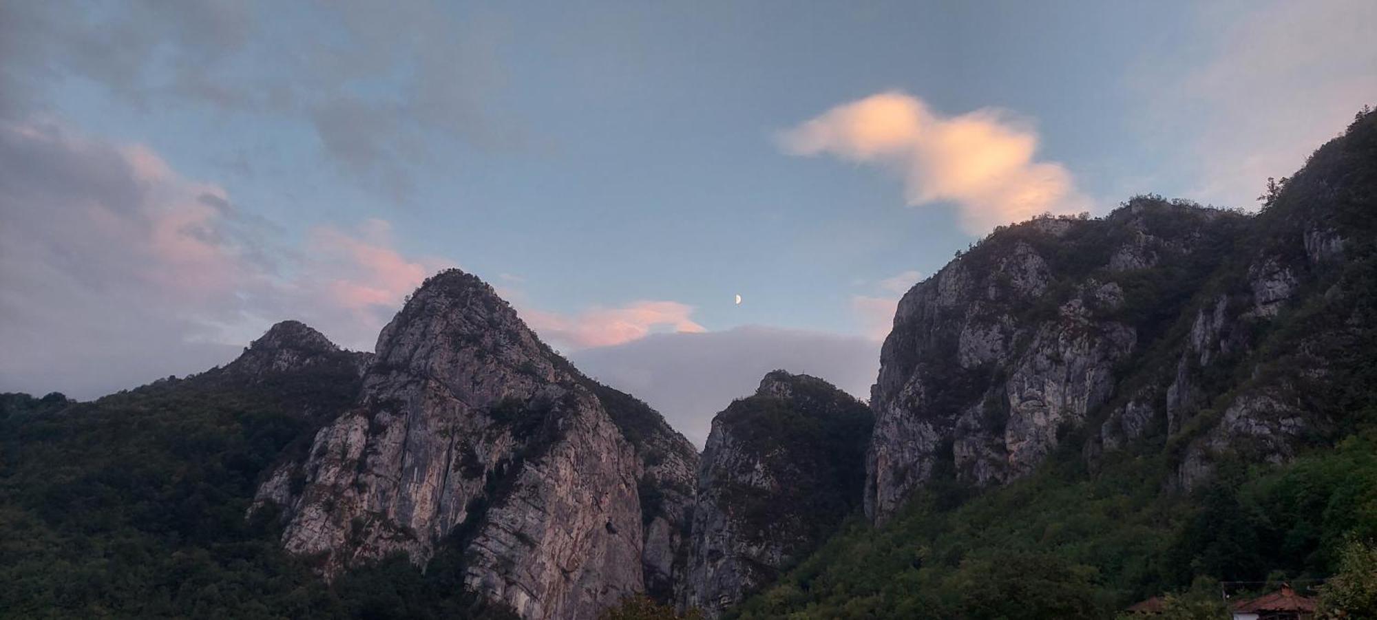 Golemi Kamik Pirot Vlasi Buitenkant foto