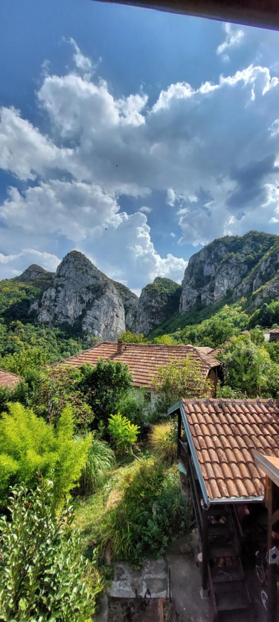 Golemi Kamik Pirot Vlasi Buitenkant foto