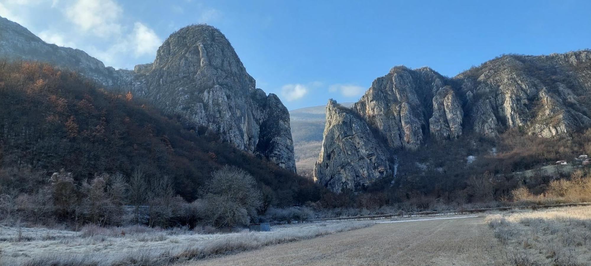 Golemi Kamik Pirot Vlasi Buitenkant foto
